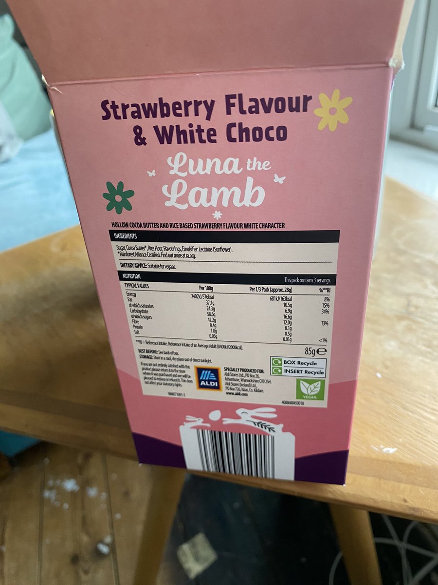 I’m still eating this. Was a bit skeptical about the strawberry flavour in the white chocolate, but it’s actually pretty damn nice 😊