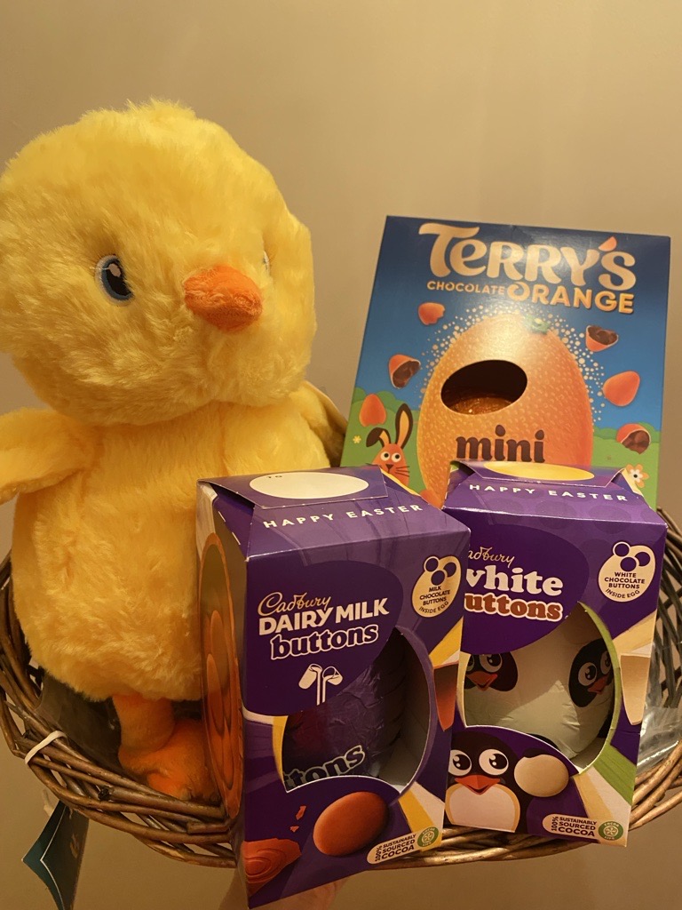 Thank you to our wonderful supporters who were busy fundraising over the weekend🧡 🍰 Staff at the Aintree Major Trauma Centre raised over £300 from their bake sale and raffle! 🐣 Our brilliant volunteer Tina collected prizes, which were used in an Easter raffle to raise £210!