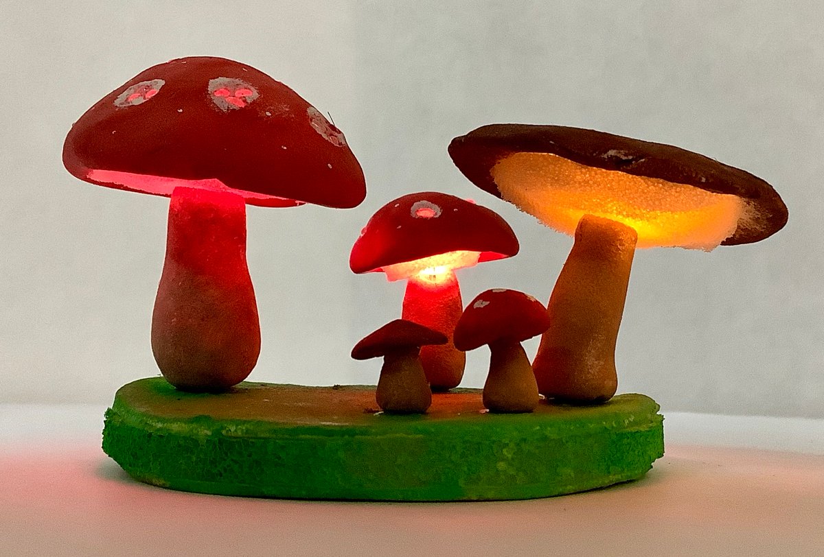 Digidags_'s tweet image. Was man in den Ferien so macht ... #LED #papercircuit und was man hier sonst noch so findet