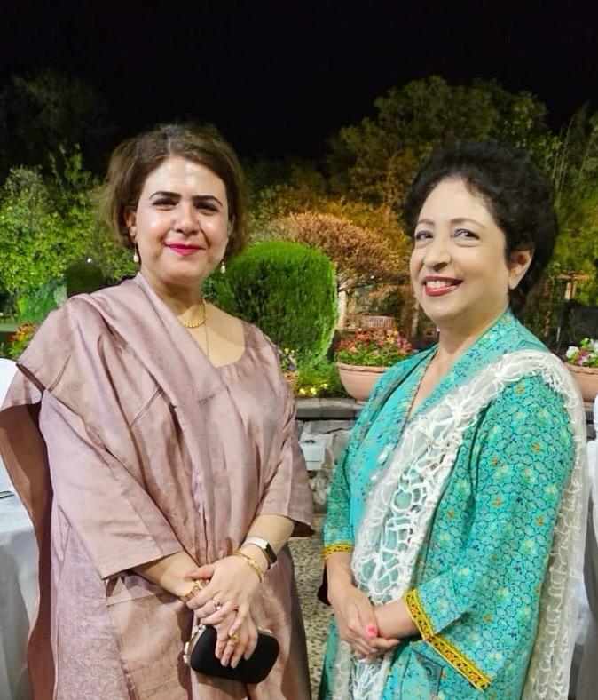 At a lovely Iftaar evening hosted by @JaneMarriottUK, delightfully caught up with Madam @LodhiMaleeha and her rich insights on human development and political economic issues confronting 🇵🇰😍 #ProsperityForPakistan