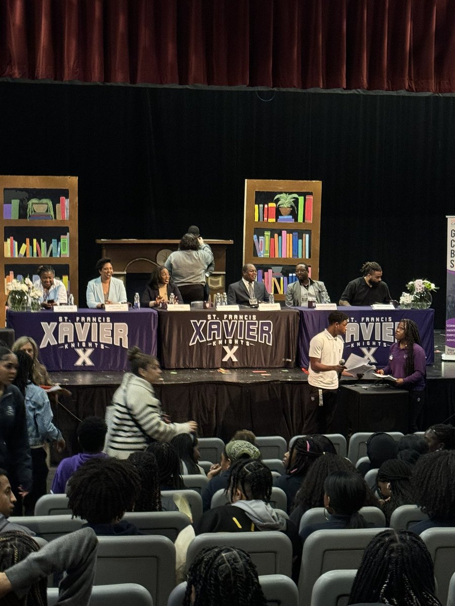 emdelsordo's tweet photo. @HCDSB @StFXgradcoach 
St. FX BSU creating space for Black students listening to journeys of Black experts! Celebrating Black excellence! Representation matters! https://t.co/0it8NkADjv