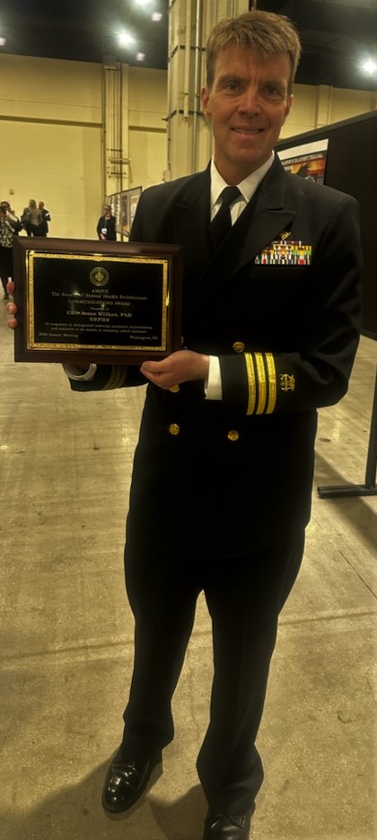 This #NationalPublicHealthWeek we congratulate #USPHS officer, CDR Jason Wilken on receiving the 2024 AMSUS Communication Award. CDR Wilken supports the @CDCgov Center for Healthy Communities Emergency Preparedness Team. #PublicHealth #WhyIServe #publichealthmatters