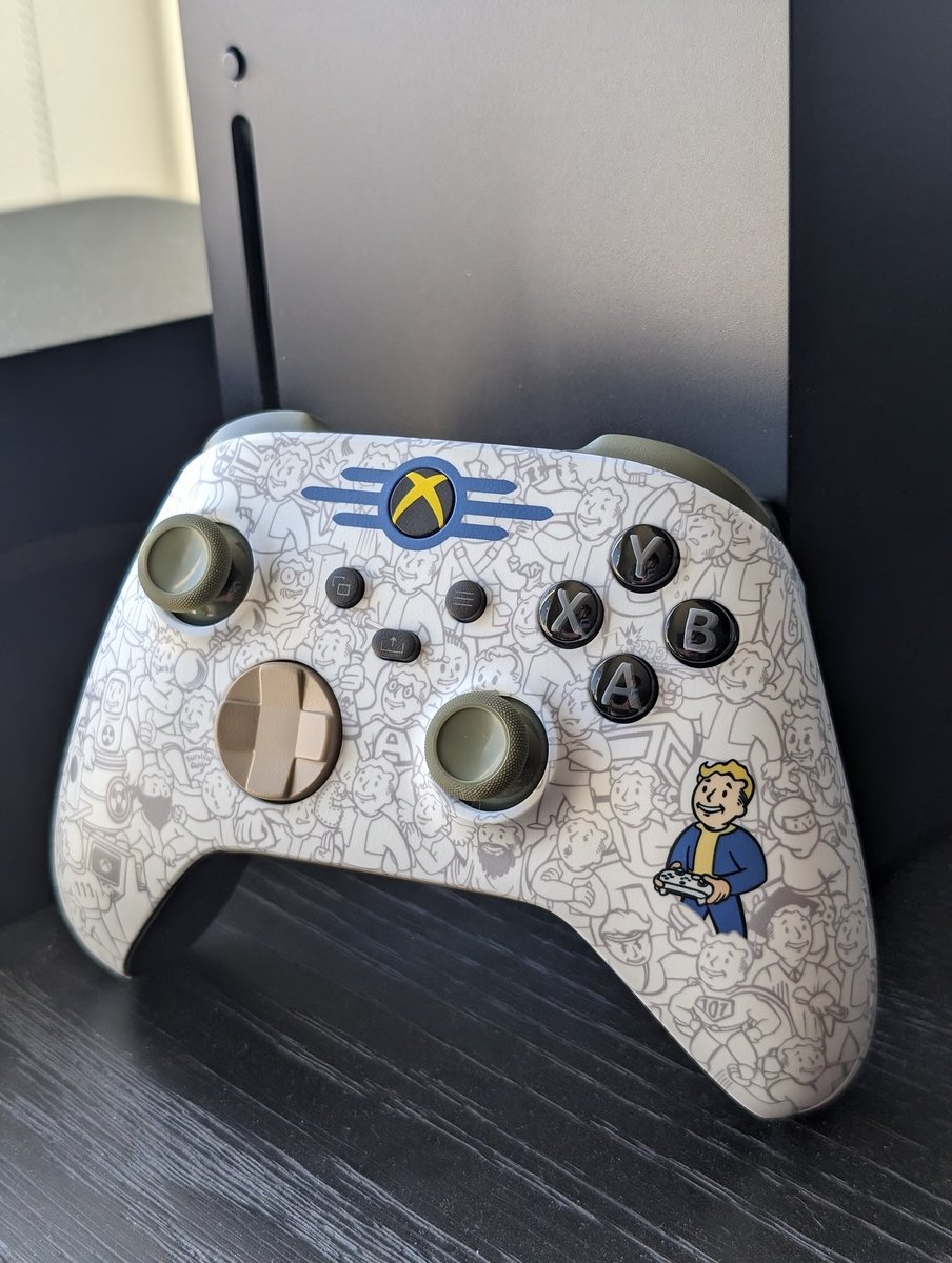 Thanks to @xbox for the awesome #Fallout controller!