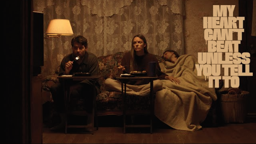 189. My Heart Can't Beat Unless You Tell It To (2020), 8/10⭐ un drama que ahonda en la tragedia familiar y en las cosas que se hacen por la familia, no esperas que este tipo de película tenga los protagonistas que tiene, pero eso la hace mejor todavía, muy buena.