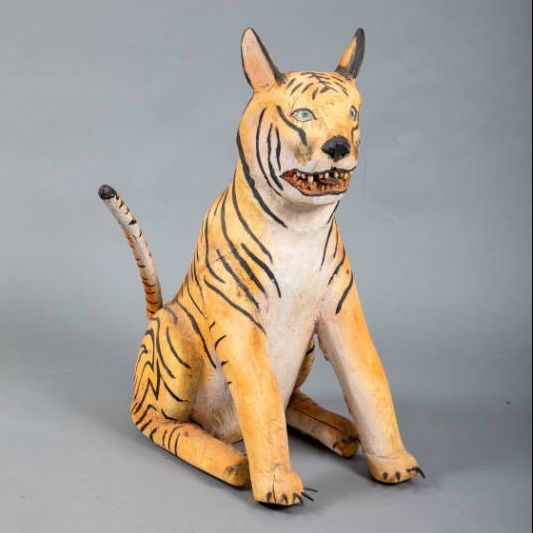 Felipe Benito Archuleta was considered the “father” of a New Mexican group of animal carvers. After working as a carpenter for nearly 25 years, Archuleta found a new life as an artist, creating sculptures of animals both large and small. 🐗 🐅