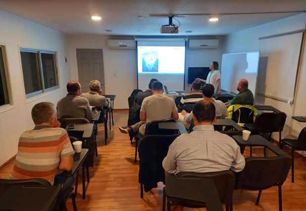 DGACChile's tweet photo. #InfoDGAC Especialistas del Depto. Prevención Accidentes @DGACChile realizaron jornada de Capacitación del Prevención, con la versión del Programa #PICCA 2024, a pilotos y socios del Club Aéreo del Personal de Carabineros @CapecarOficial en el Ad. Eulogio Sánchez #Tobalaba https://t.co/nZh0fCVPed