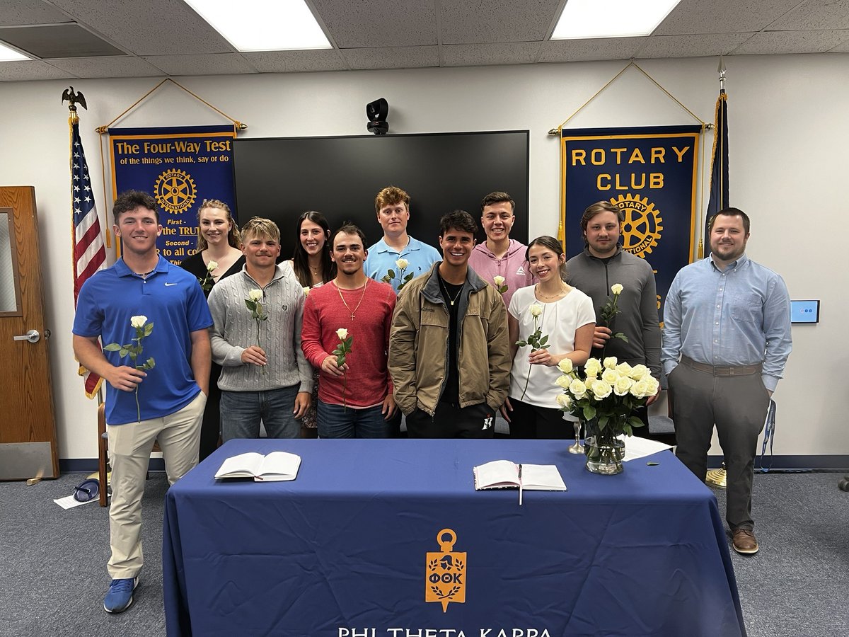 The Phi Theta Kappa (PTK) and Kappa Beta Delta (KBD) honor societies at PCC held an induction ceremony on campus April 1, 2024 for new members.
Congratulations to all! 🦫

See full article and list of new members:prattcc.edu/ptk-and-kbd-ho…