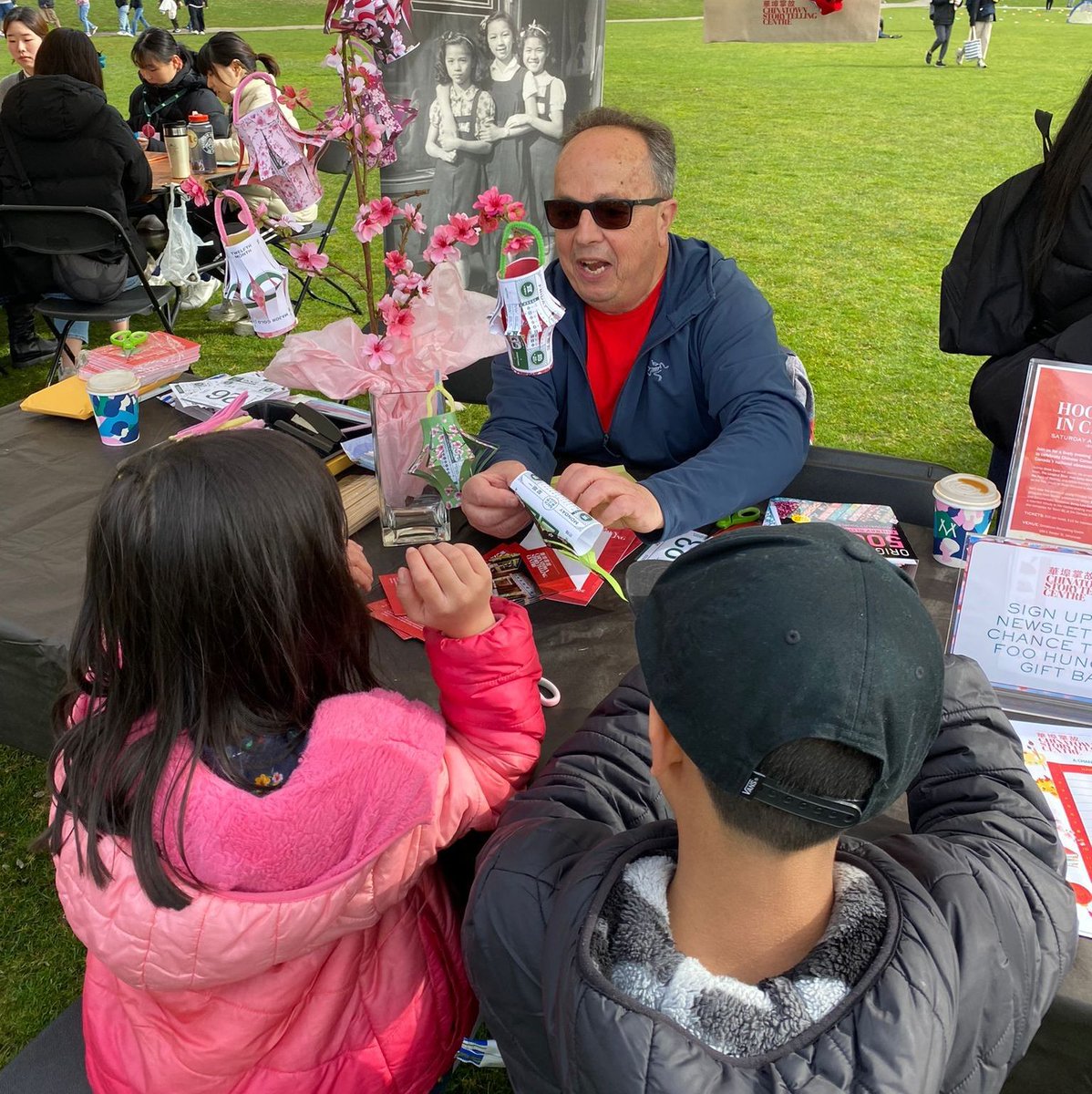 We had a fantastic time at @vancherryblossomfest's Big Picnic at David Lam Park last Saturday! 

It was wonderful crafting lanterns and sharing stories about the Storytelling Centre and Foo Hung Curios.