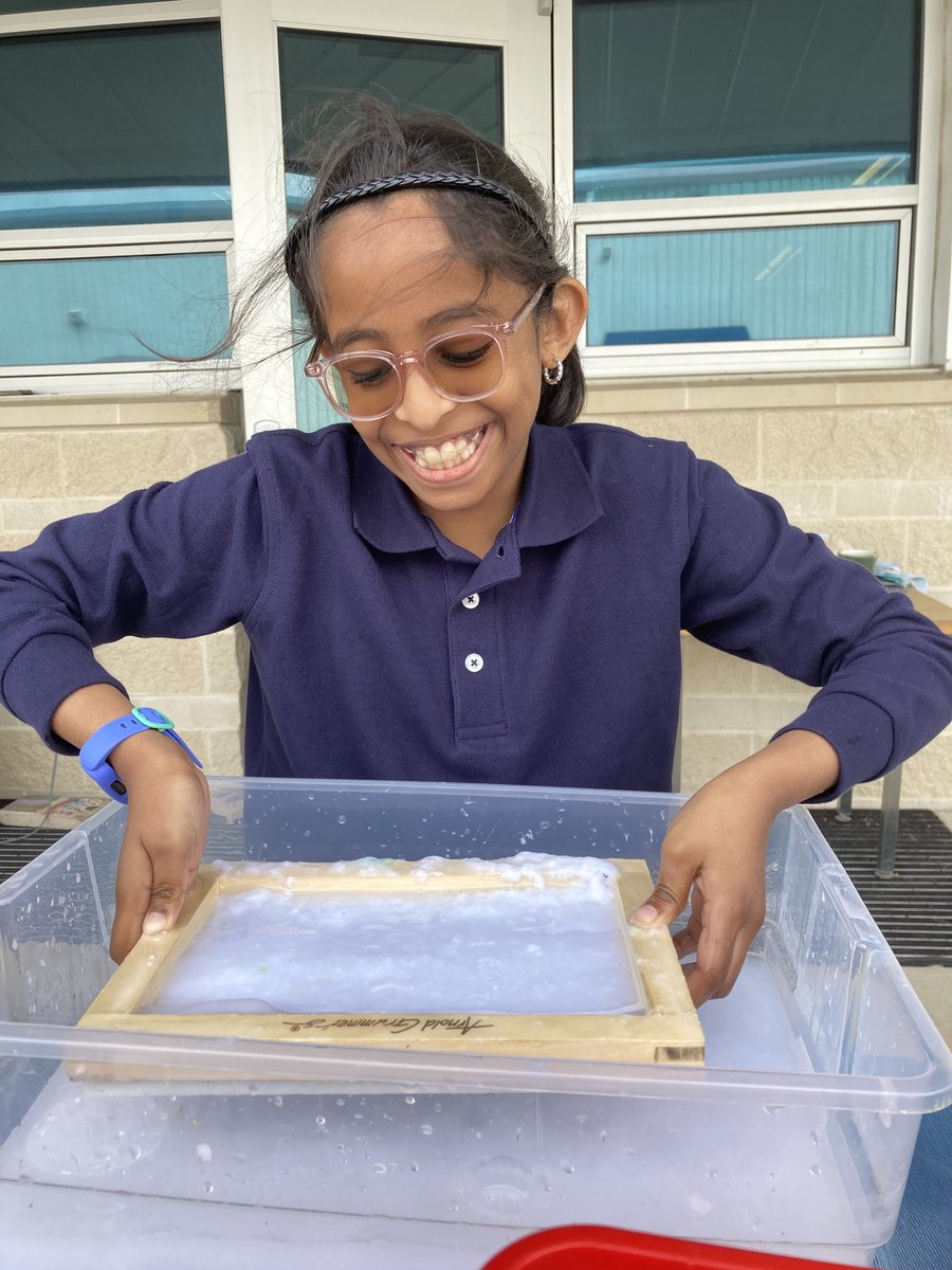 MontessoriHTX's tweet image. 📜🎨 #LowerElementary #students had a blast this week diving into the #history of papermaking! 🇨🇳 From ancient origins to modern-day fun, our students got hands-on with the process of creating their very own paper. ✂️ It perfectly tied into their continent study of Asia! 🌏📚