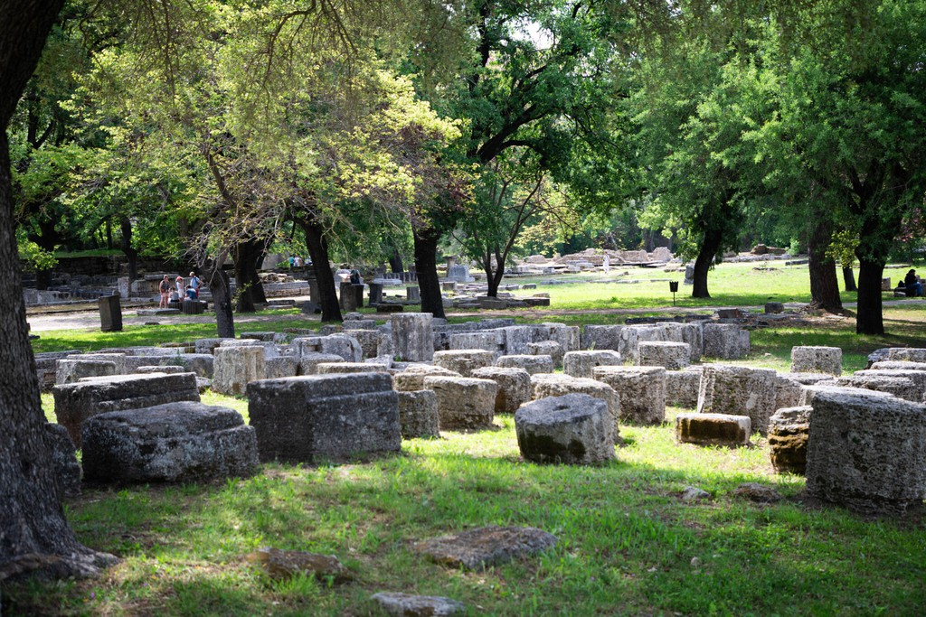 🌼Spring in Olympia is a dream. The wildflowers are in full bloom, painting the ruins in gorgeous colors. It’s like stepping into a painting! 🎨 #SpringInGreece #HistoricBeauty Read more 👉 lttr.ai/ARB9j