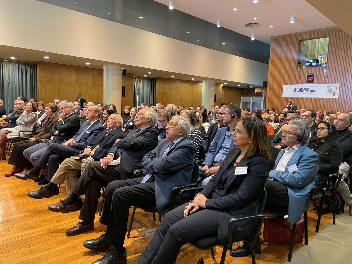 bialfoundation's tweet photo. 👤 Luís Portela, Chairman of the #BIALFoundation, made the honour of opening the event, highlighting the remarkable work of the Organizing Committee "for the excellent program they have given us, for the high level of competence, great dedication and enormous enthusiasm with which Professors @axelcleeremans, Etzel Cardeña, @mcastelobranco1, @ruimcosta, @rainergoebel, @Ste_fanSchmidt, and Carolina Watt (@KPUNews), have once again organized this symposium“.

🎓 @EdinburghUni, @frsFNRS, @crcnULB, @ULBruxelles, @UniFreiburg, @Uniklinik_Fr , @UnivdeCoimbra, @MaastrichtU, @allen_ai, @Columbia, @lunduniversity

#SymposiumBBB #BIALFoundation30Years #creativity