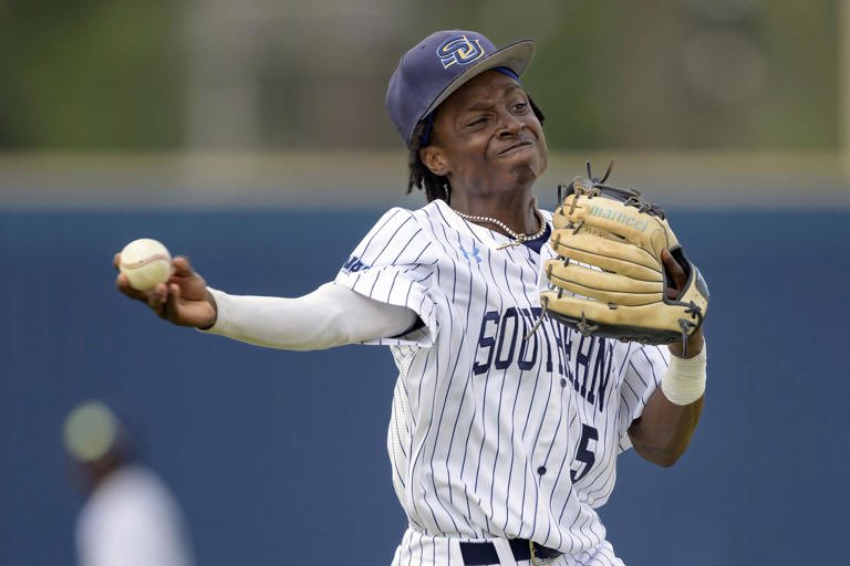 'Big win for #Westlake_Alum KJ White (C/O 2021) and @WestlakeDugout! 👏🏼⚾️ @BsbSouthern takes down reigning National NCAA Baseball Champions @LSUbaseball. Read more: apnews.com/article/colleg…