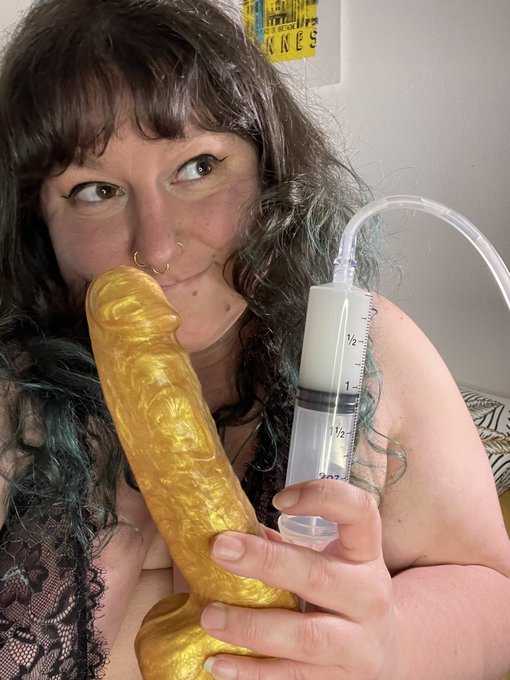 J&rsquo;ai tourn&eacute; une vid&eacute;o avec mon nouveau jouet !  15 rt et je montre le r&eacute;sultat ✨ https://t.co/9Skxmk