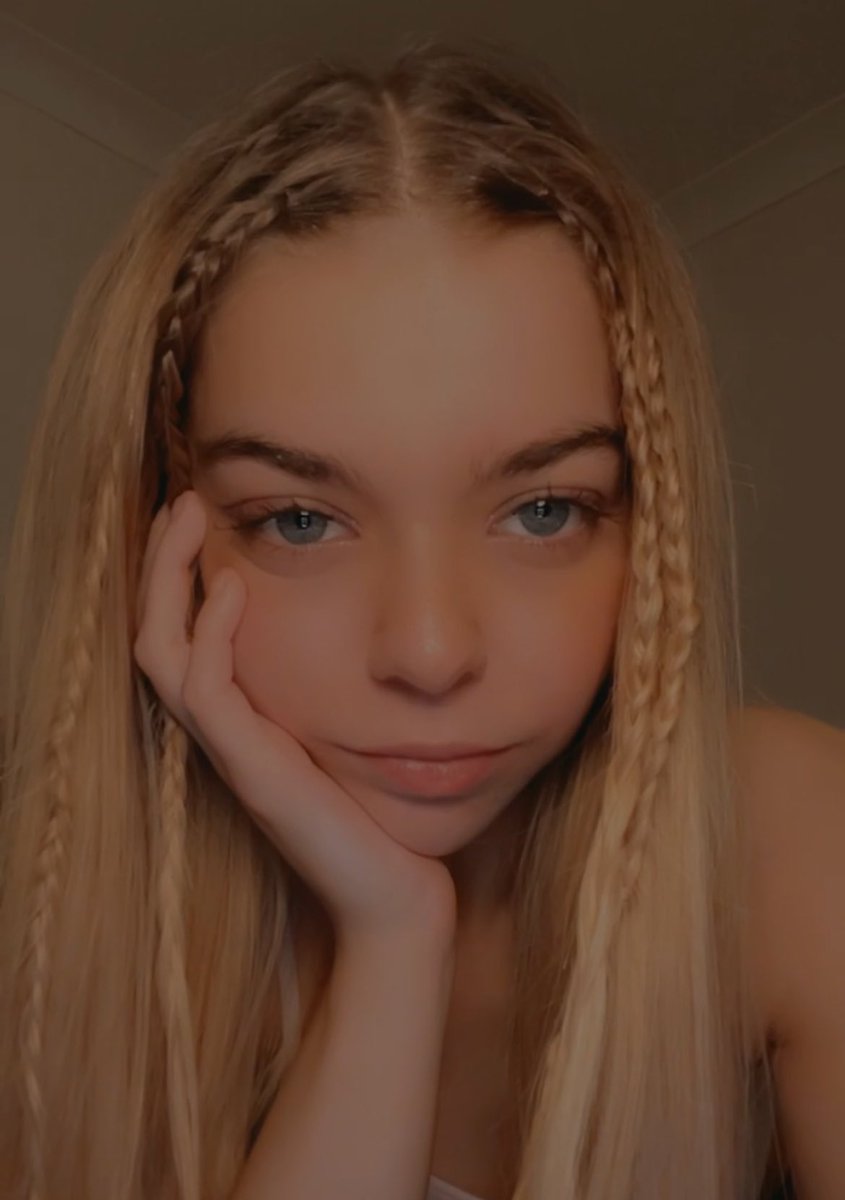 AimsAngelic's tweet photo. Melting your mind completely whilst I snatch your wallet🤭

Theres no escape from findom when you’re drawn in by my angelic face and pretty feet, You feel the strong urge to send to me all you can☺️

•Findom• https://t.co/o52GQTeaK9