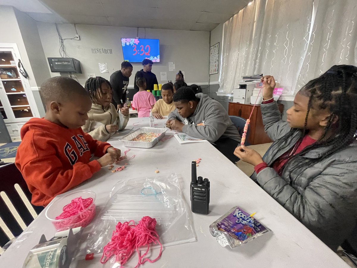 At our Eastern Shore Club, Ms. Rew led club members in a S.T.E.M project that involved creativity, problem-solving, and math skills, along with some science. The projects included: Tie Dye Name Tags, Rainbow Cereal Necklaces, and Rainbow Cup Towers.
