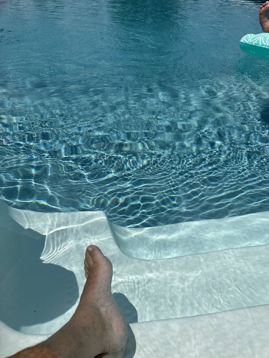 JungleJoe73's tweet photo. Poolside  #SkylineSweeps https://t.co/5kXsCJaTKP
