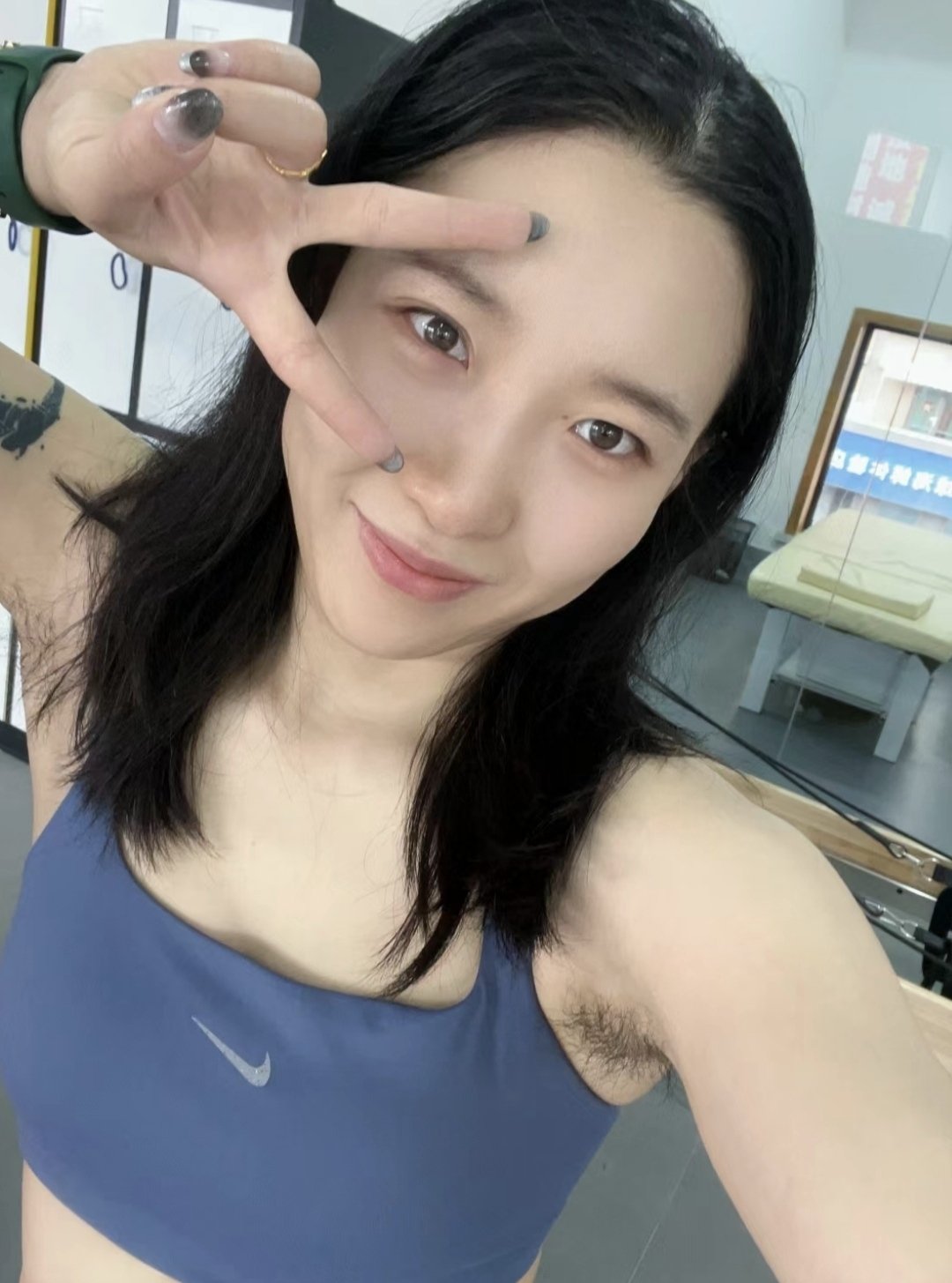 美少女  腋毛 