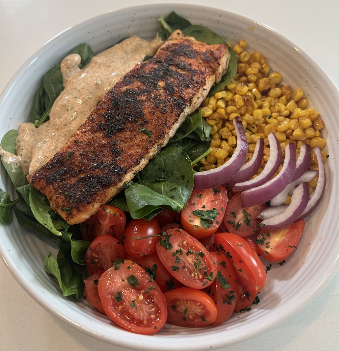 KitchenTae's tweet image. Salmon &amp;amp; spinach salad! 🥗