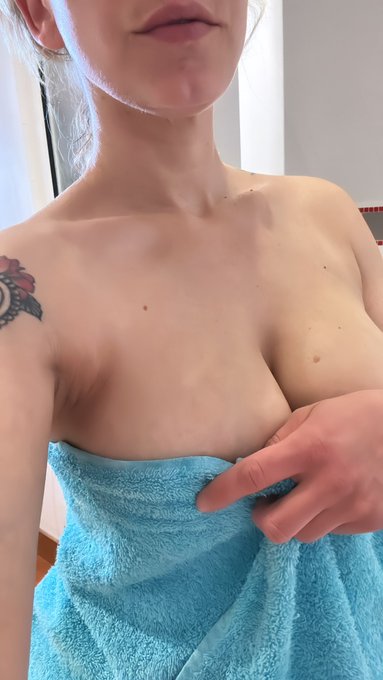 Plus encore sur ma page  https://t.co/RGBromLcTm   #shaving #goldenshower https://t.co/XFcggSlnQ3<a href="/tag/goldenshower"class="tags"><span>#goldenshower</span></a><a href="/tag/shaving"class="tags"><span>#shaving</span></a>