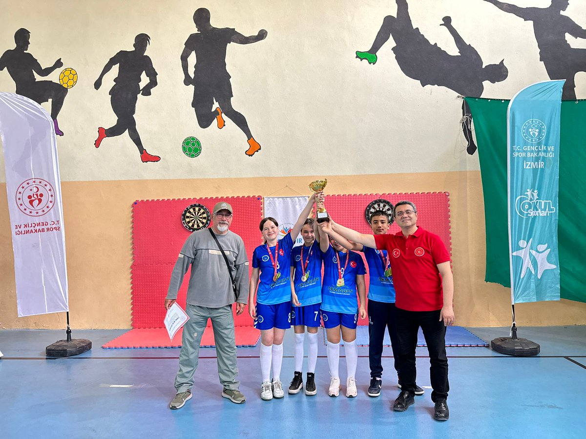 DrErdalnce's tweet photo. Dart müsabakalarını tamamladık. 
Şampiyon olan takımlarımızı, sporcularımızı tebrik eder katılım sağlayan tüm ekiplere teşekkür ederim. https://t.co/0WHUiqUQv5