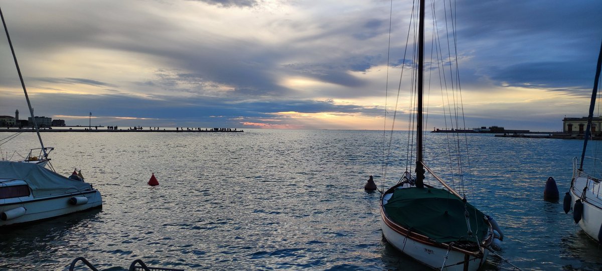 #Mare e #nuvole 🌊🌥️💖

#BuonaserataATutti