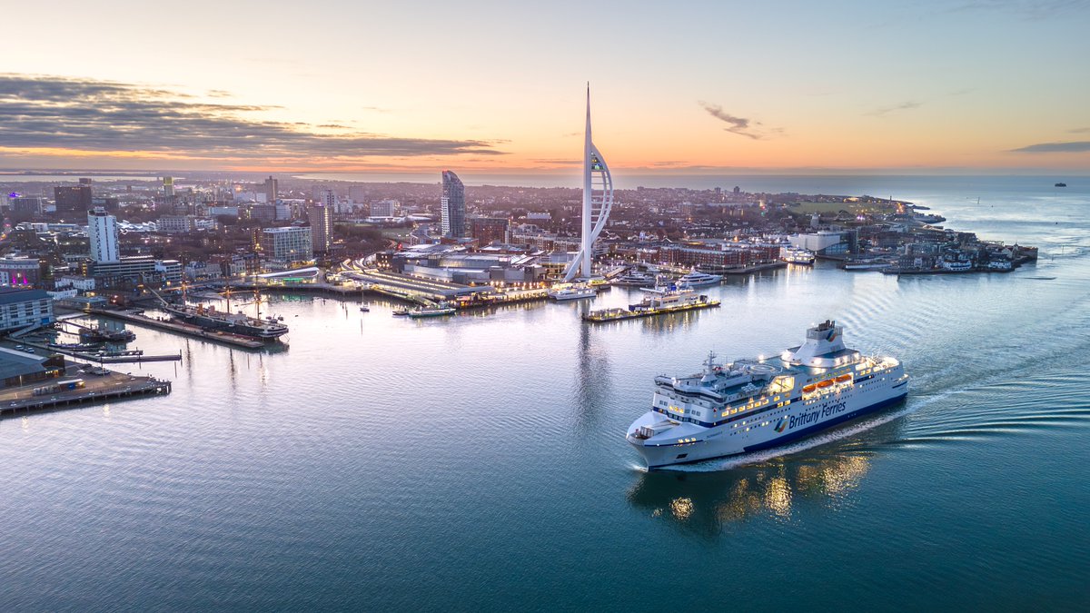 Check out this breathtaking shot of Normandie sailing into Portsmouth, captured skillfully by @mikebossphoto 📷©️ #BrittanyFerries