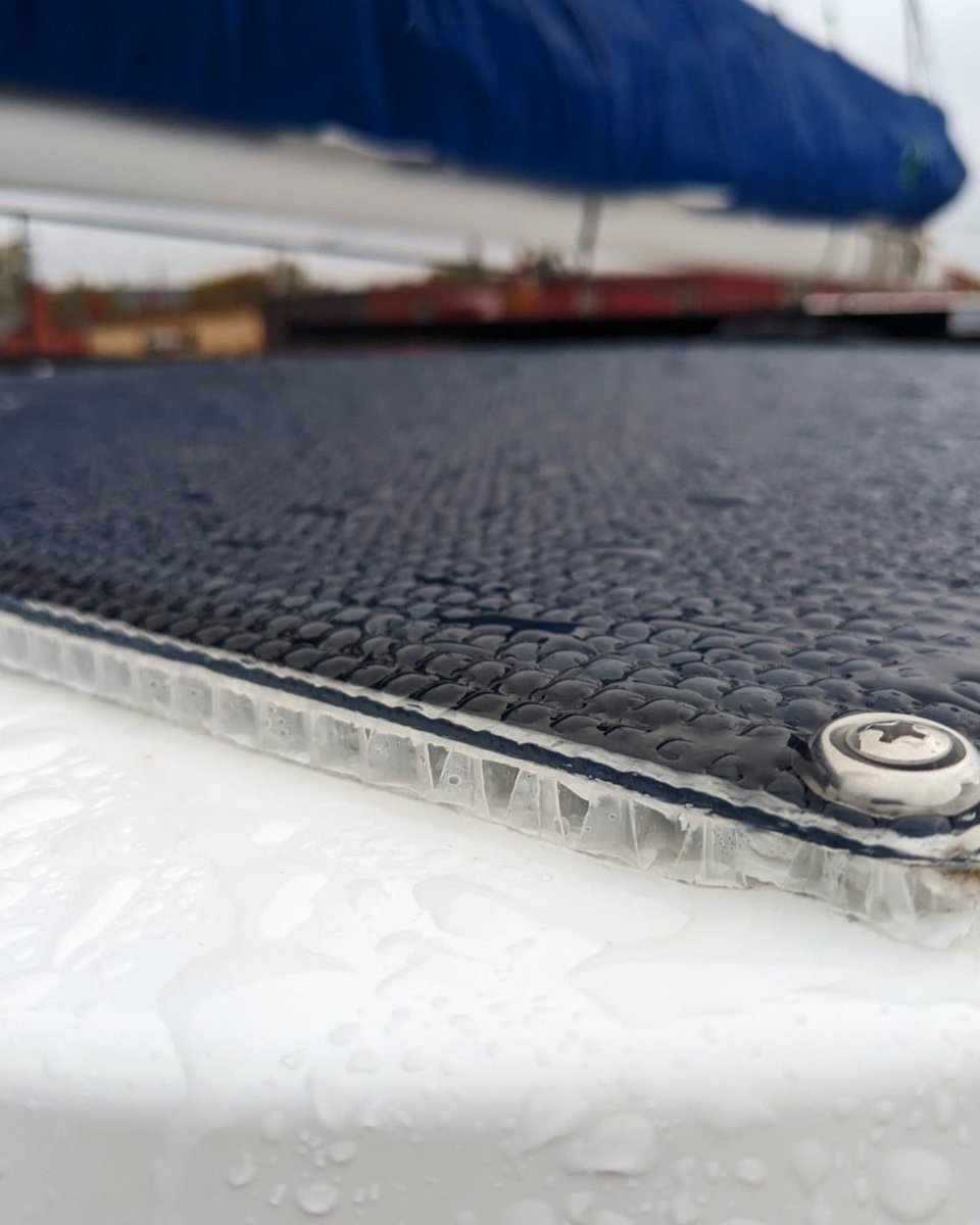 Introducing our groundbreaking solar panel heat dissipation system! 🌞🔥

Many solar panels suffer from overheating, leading to a significant 9% power loss every 30 degrees. Our innovative solution tackles this issue head-on, keeping panels cool for enhanced performance and