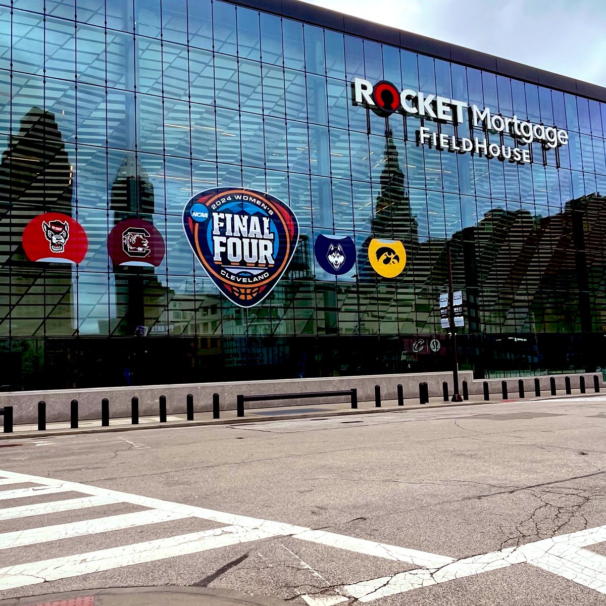 When the #WFinalFour is in your backyard 🤩 So ready for this weekend! 🙌 @MarchMadnessWBB @MACSports @RMFieldHouse @CLESports