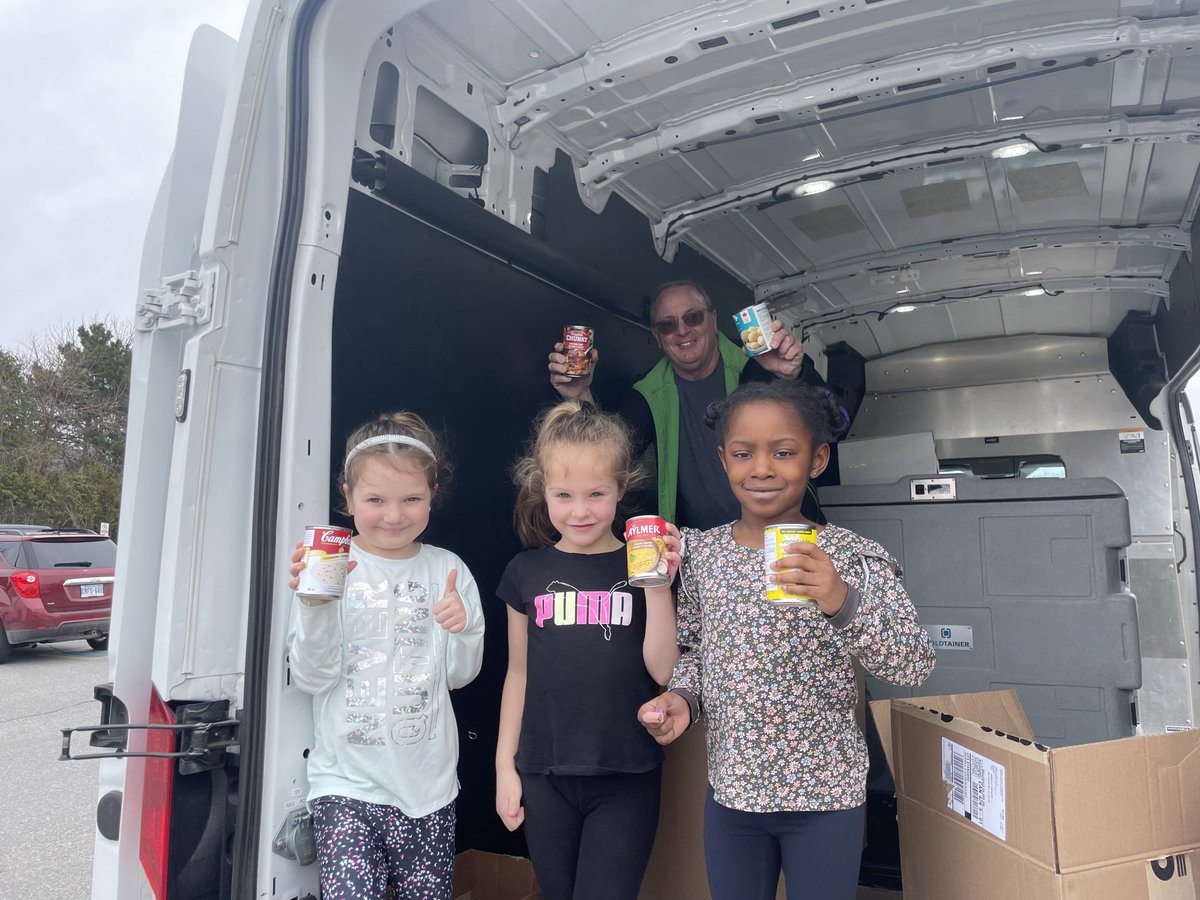 whalange1's tweet image. Way to go ⁦@alcdsb_pett⁩ We collected 277lbs of soup for ⁦@TrentonFoodBank⁩ Our #Lentenproject was a huge success. #Blessedbeyondbelief ⁦@alcdsb⁩