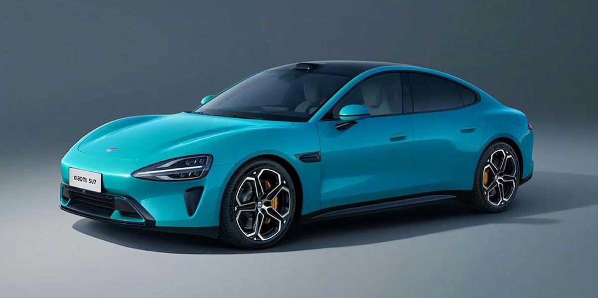 ConveyorDaily's tweet photo. Chinese smartphone maker Xiaomi has begun deliveries of its debut EV - the SU7. 🚘

- The car is $4k cheaper than Tesla’s.
- They’ve already received 100,000+ orders. https://t.co/fV1czGD19M