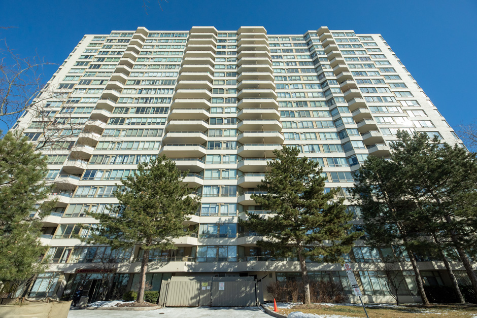 SOLD!!! 5 Greystone Walk Dr. Unit 801 

#CochraneCountry #Toronto #Scarborough #remaxhallmark