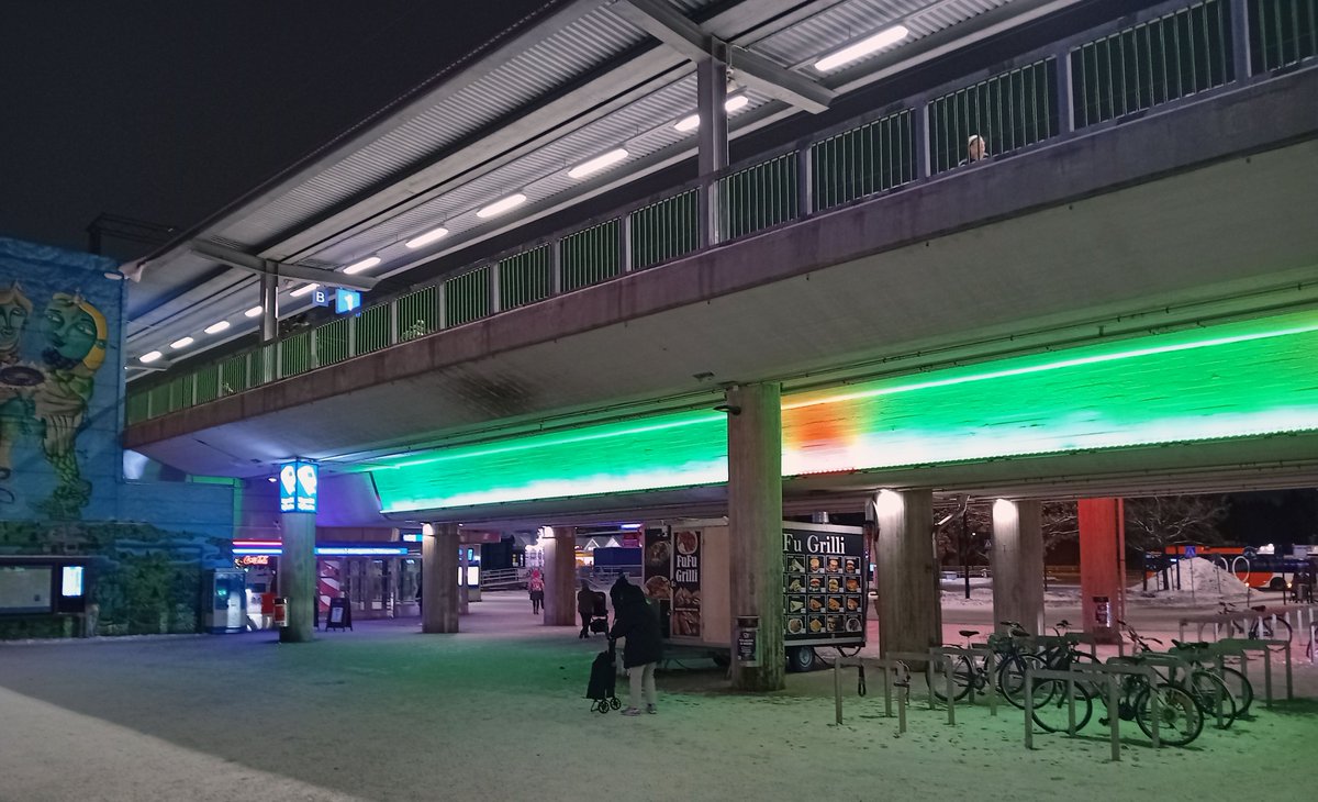 Asema kausivaloissa... #myyrmäki #myyrmäenasema #myyryork #railwaystation #christmaslights #visitvantaa