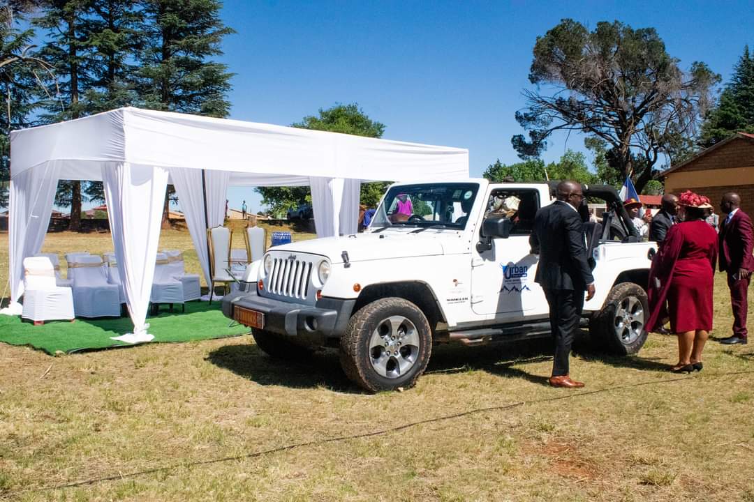 UrbanTelephoneT's tweet image. Create the best memories on your wedding day with our jeep wrangler.

📧 info@urbantaxis.co.ls 
📧 urbantaxis2@gmail.com 
🌎 urbantaxis.co.ls 
☎️ (+266) 27319097/68257097/59151197

#Lstwitter #Puttingyoufirst