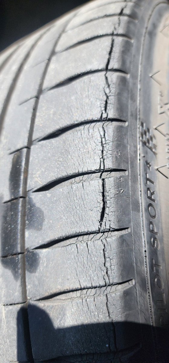 ChongLee323's tweet photo. Beware! $400 stock Michelin tires cracking dangerously within 5 years. Even budget brands last longer in L.A. weather @MichelinUSA @Hyundai #dangerous #tires https://t.co/5OemwmJBfI