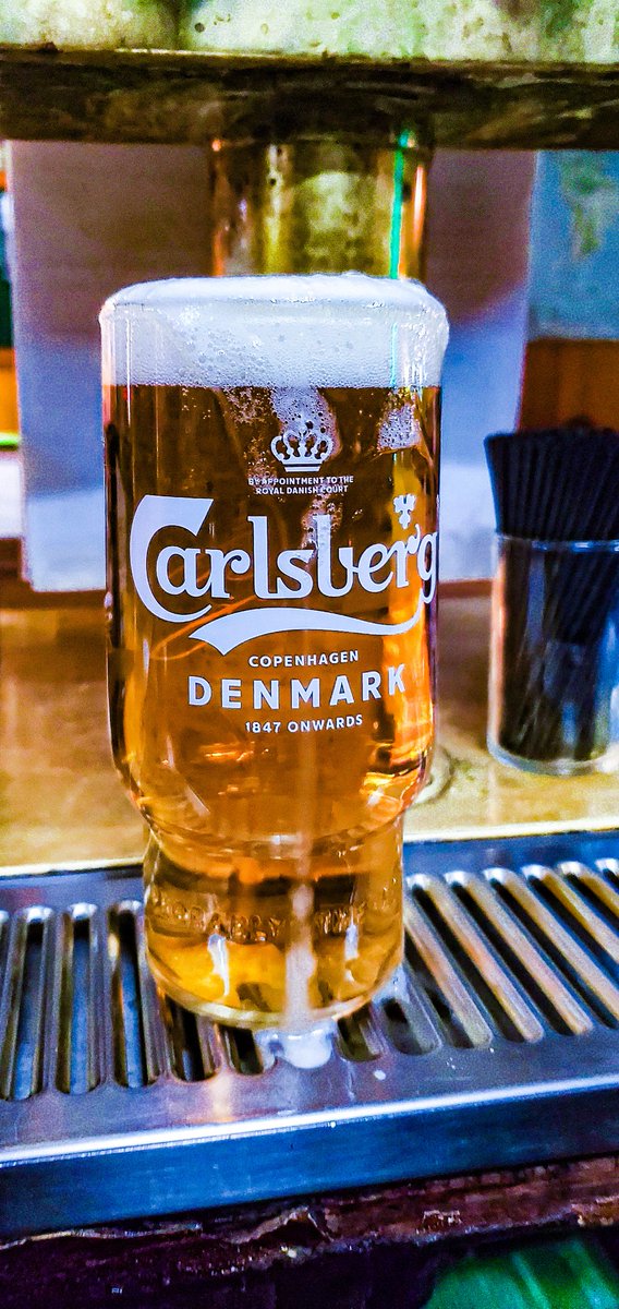 Soccertavern's tweet photo. Hump day vibes 🐫 #carslberg #humpday https://t.co/hmYIBPMK7k