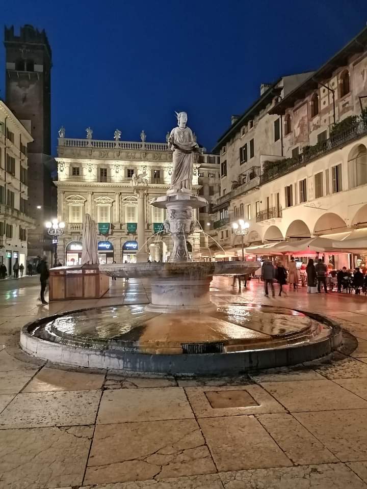 Buona notte Verona e buona serata a tutti voi 👋 👋 👋