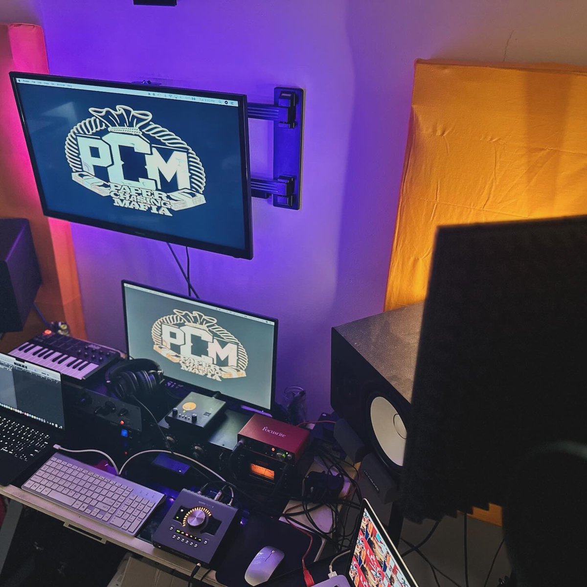 Got the latest & the greatest industry standard plug-ins & studio gear 
#homestudio #homestudios #home #studiolife #homestudiosetup #apollotwinx #macbookpro #macbookprom3 #focusrite #warmaudiowa76 #warmaudioeqpwa #tubemp #athm50x #athm20x #micstand #yamahahs8 #yamahasubwoofer