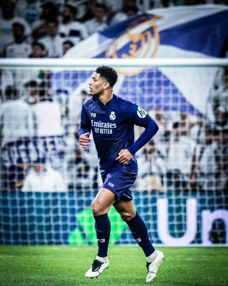 Los 5 jugadores más caros del mundo según Transfermarkt:

 1 - 🏴󠁧󠁢󠁥󠁮󠁧󠁿 Jude Bellingham (€180M).
 2 - 🇳🇴 Erling Haaland (€180M).
 3 - 🇫🇷 Kylian Mbappé (€180M).
 4 - 🇧🇷 Vinícius Júnior (€150M).
 5 - 🏴󠁧󠁢󠁥󠁮󠁧󠁿 Bukayo Saka (€130M).