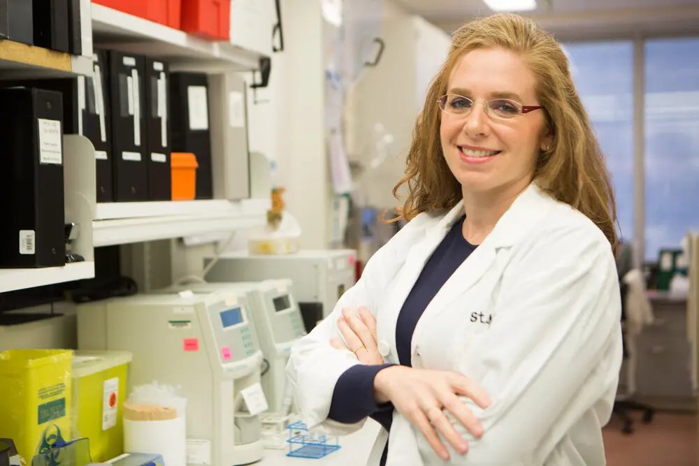 Congratulations, Dr. Michelle @sholzberg, on being appointed Division Director - Hematology in the Department of Medicine at @UofT! Dr. Sholzberg is also the Head of Hematology-Oncology at St. Michael's Hospital. 👏 @uoftmedicine deptmedicine.utoronto.ca/news/dr-michel…