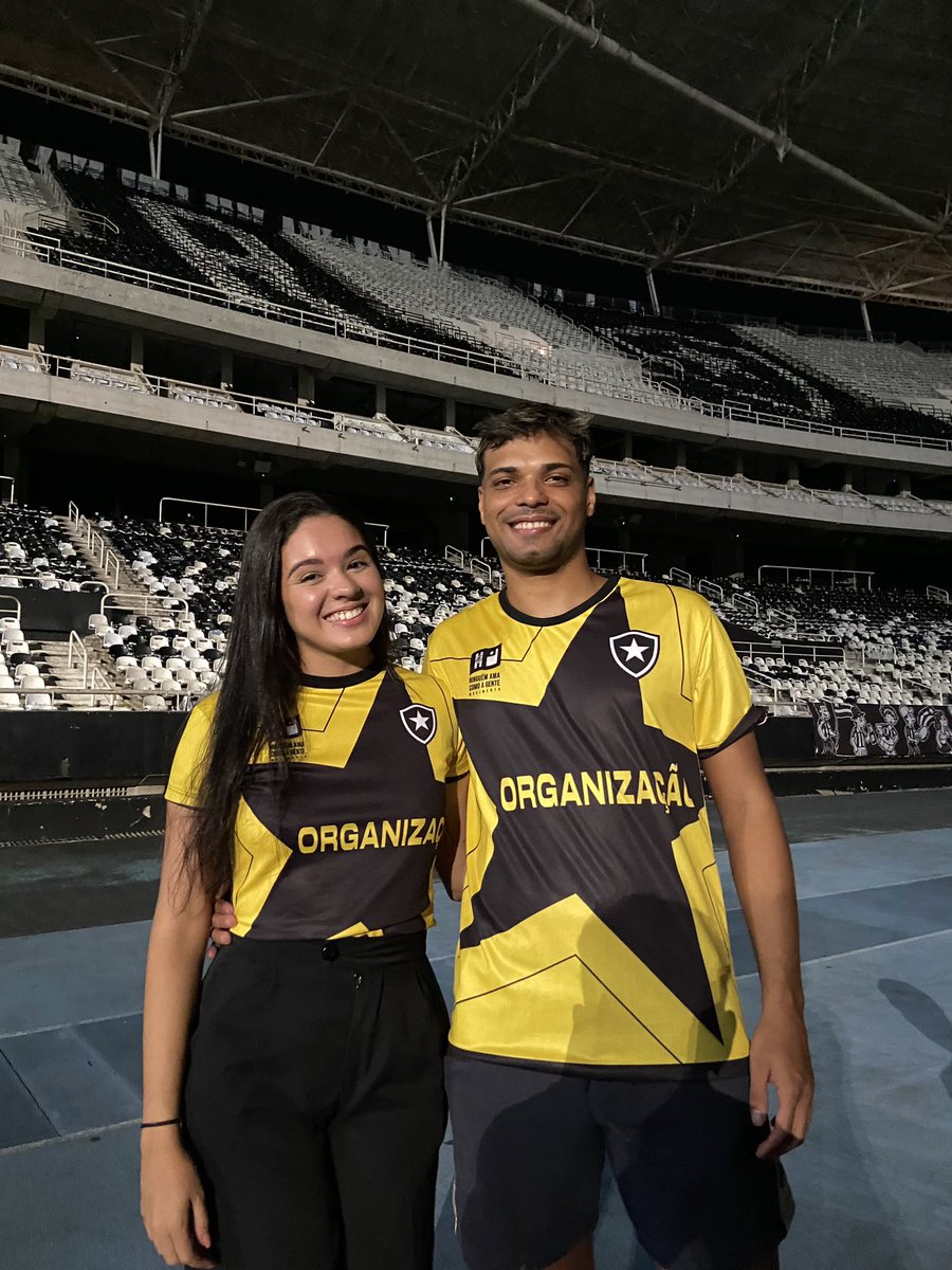 MovNacag's tweet photo. Botafoguense, fique ligado nas instruções para o jogo de logo mais! 

Não deixe as faixas verticais (brancas e pretas) enrolarem ou dobrarem. 

Até o hino nacional acabar, não jogue o seu balão para cima. 

(1/2) https://t.co/iuYuHEWl9d