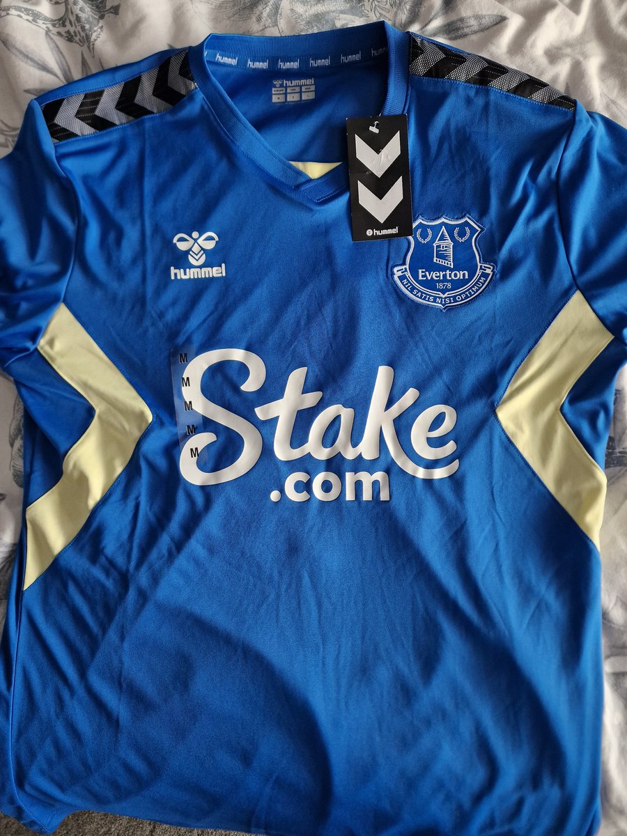 🚨 WIN A 23/24 TRAINING SHIRT 🚨 To enter this months competition to win the 23/24 training shirt pictured (size M), simply RT and follow us Competition closes on Friday 26th April at 6pm 👍🏻🔵⚪️ #UHTPodcast #EFC #COYB #Everton