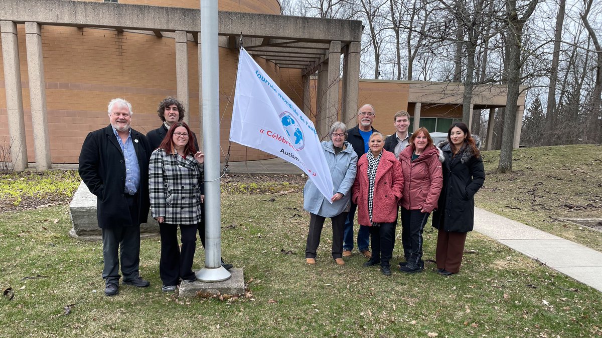 Delighted to be joined by @_HaltonHills Councillors Racinsky, Norris, @clarksomerville & @alexghilson +community members for #AutismAwarenessDay @AutismONT