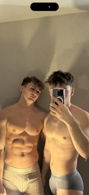 Would you play with us https://t.co/vNAU3naOlJ https://t.co/eKnhtBFGso