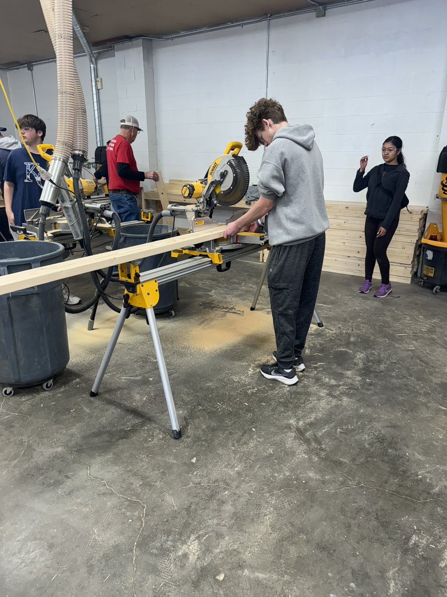 RHSconstruct's tweet photo. Check out these @RalstonHS students and staff members volunteering on their day off during spring break!  Helping to build beds for Sleep in Heavenly Peace.  They busted their tails and got a lot accomplished!  #rampride https://t.co/ejtxT9O73f