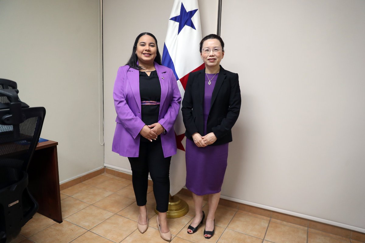 La Secretaria General Johanna González Solís recibió la visita de cortesía de Xu Xue Yuan, Embajadora de China en Panamá @EmbChinaPa, con el propósito de continuar estrechando lazos entre ambos paises.