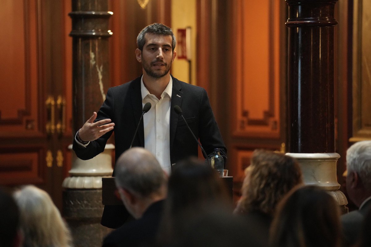 FerranPique's tweet photo. “No vull una Catalunya de tiktokers i influencers, vull una Catalunya de joves professionals.” - @AxSalvador a la presentació de #JovesProfessionals de @LaIntercolSuma a @ICABarcelona. https://t.co/gS43Jej7Gp