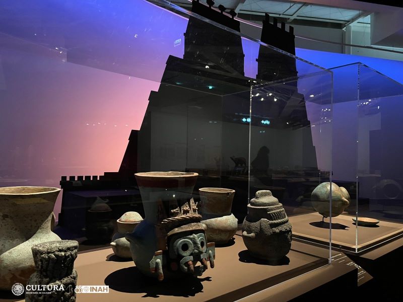 cultura_mx's tweet photo. Los dones del antiguo imperio mexica se esparcen sobre la Ciudad de la Luz

🔸 Con casi 600 piezas arqueológicas en exhibición, la exposición “Mexica: ofrendas y dioses del @MusTemploMayor” se inauguró en París

🔸 Estará presente hasta el 8 de septiembre en el Museo del @quaibranly, en el marco de los Juegos Olímpicos de París 2024

🔗 https://t.co/0P8Mm2wlNj
