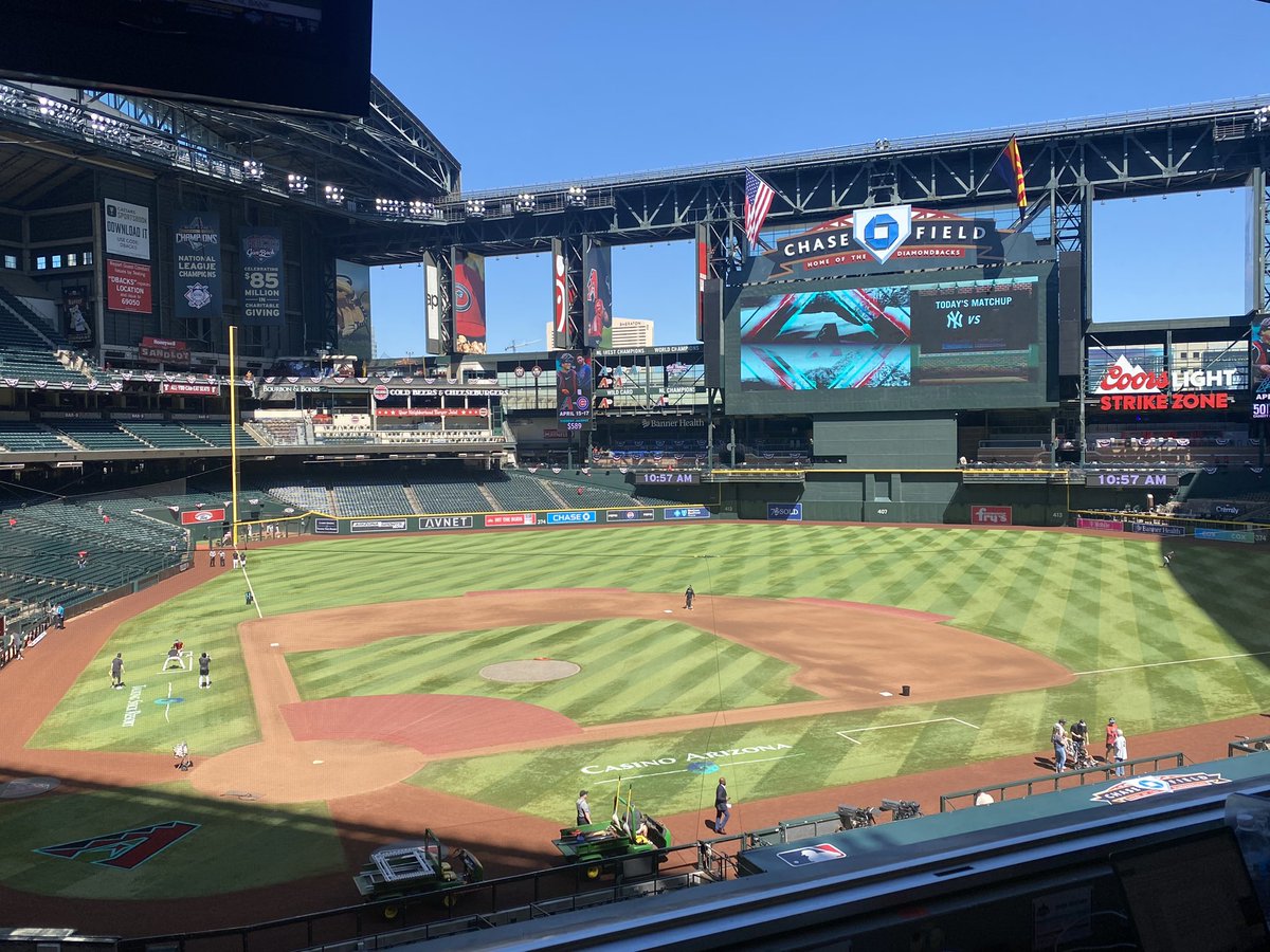 shoewizard59's tweet photo. #Roofopen #ChaseField #Dbacks #Yankees https://t.co/fLCcXCiHuL