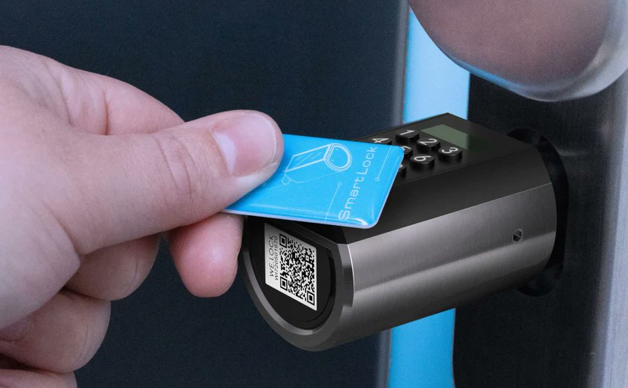 tjml's tweet image. Have you heard of the new smart door lock? It&apos;s a game-changer for home security. 🔒 Not only can you control it from your phone.

#SmartHome #SecurityUpgrade 🏡💡