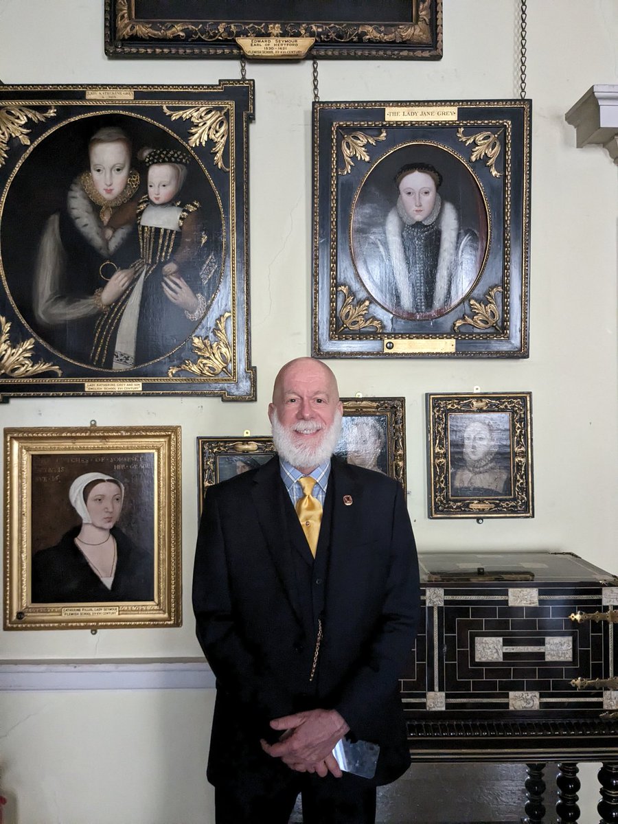 @SyonParkHouse Stephan Edwards and the Syon portrait. #janegrey